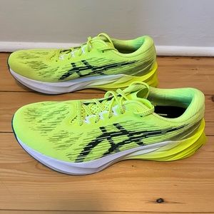 Asics Novablast 3, mens size 12, under in very good condition!